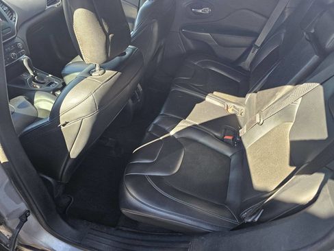 Used 2020 Jeep Cherokee Latitude Plus image 10