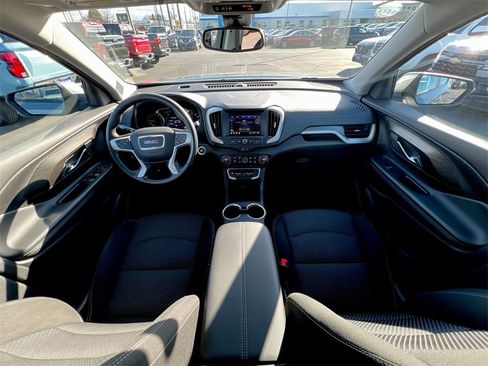 Used 2024 GMC Terrain SLE w/ Driver Convenience Package image 18