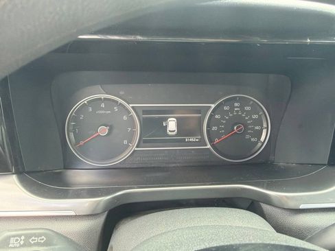 Used 2023 Kia Sorento LX FWD image 11