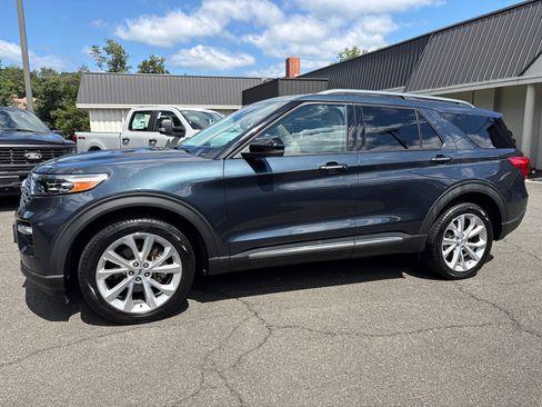 Used 2023 Ford Explorer Platinum w/ Technology Package AWD/4WD image 4