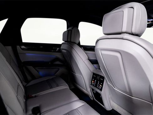 Used 2022 Porsche Cayenne S image 58