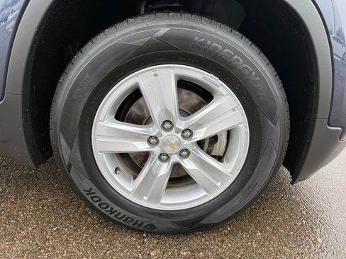 Used 2018 Chevrolet Trax LT w/ Sun & Sound Package image 35