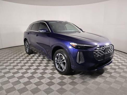 Used 2025 Audi Q5 Premium Plus w/ Premium Plus image 3