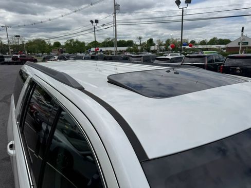 Used 2017 GMC Yukon XL SLT w/ Premium Edition AWD/4WD image 66
