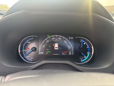 Used 2021 Toyota RAV4 SE w/ Weather & Moonroof Package image 22