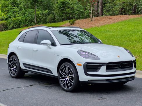 Certified 2026 Porsche Macan AWD/4WD image 32