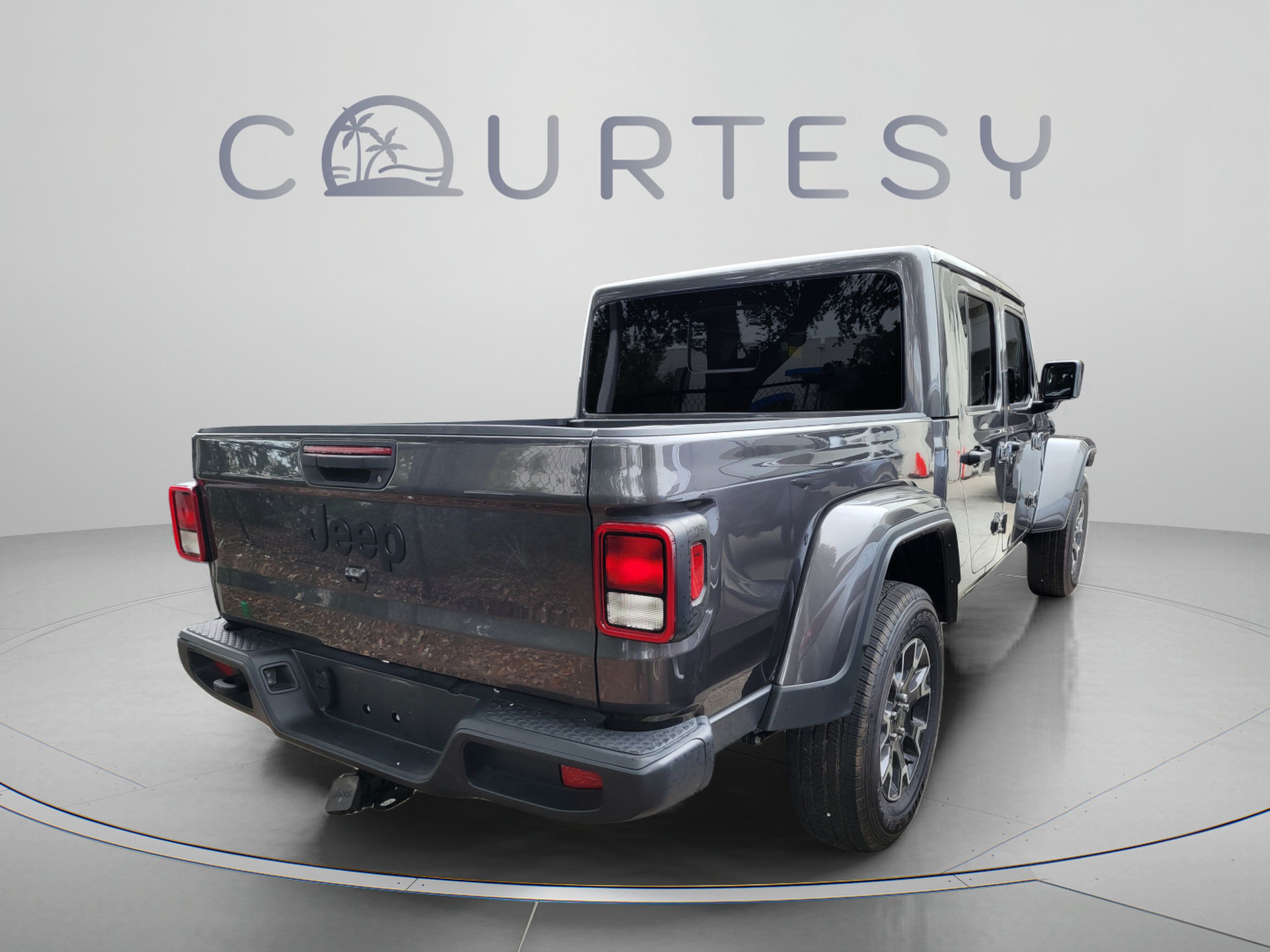 Used 2025 Jeep Gladiator Sport AWD/4WD image 3