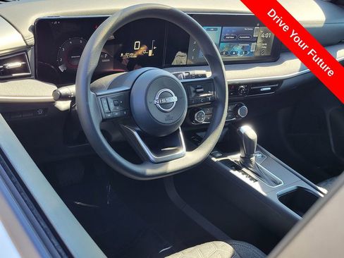 Used 2025 Nissan Kicks SV FWD image 5