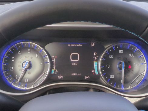 Certified 2021 Chrysler Pacifica Touring-L image 25