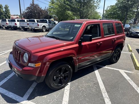 Used 2012 Jeep Patriot Latitude w/ Altitude Pkg AWD/4WD image 2