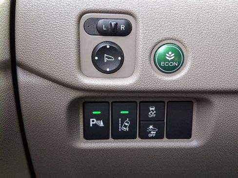 Used 2017 Honda Pilot Touring image 32