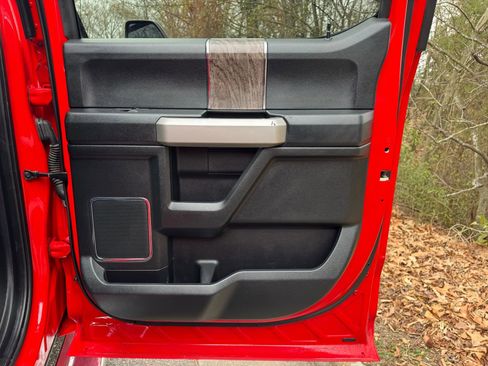 Used 2019 Ford F350 Lariat w/ Chrome Package image 12