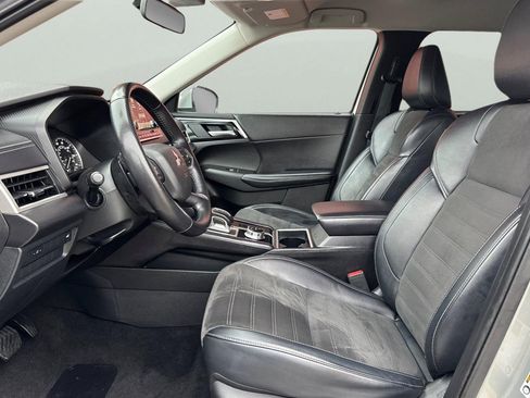 Used 2024 Mitsubishi Outlander SE image 14