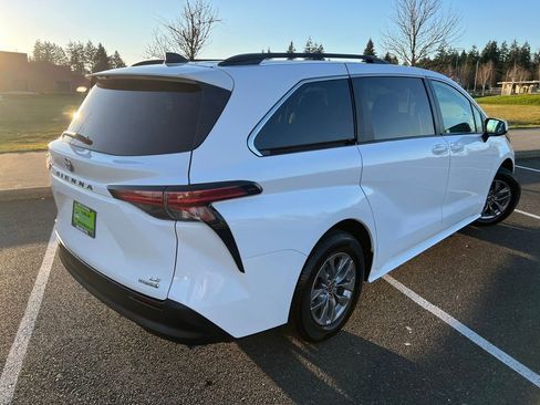 Used 2021 Toyota Sienna LE AWD/4WD image 5