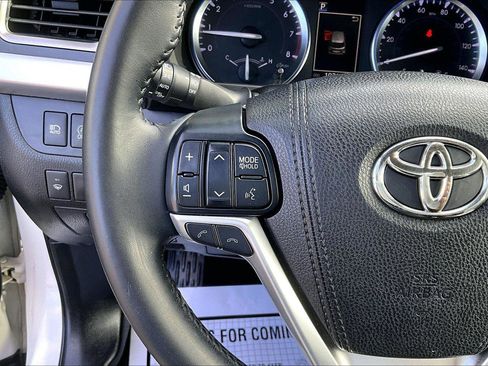 Used 2017 Toyota Highlander XLE image 11