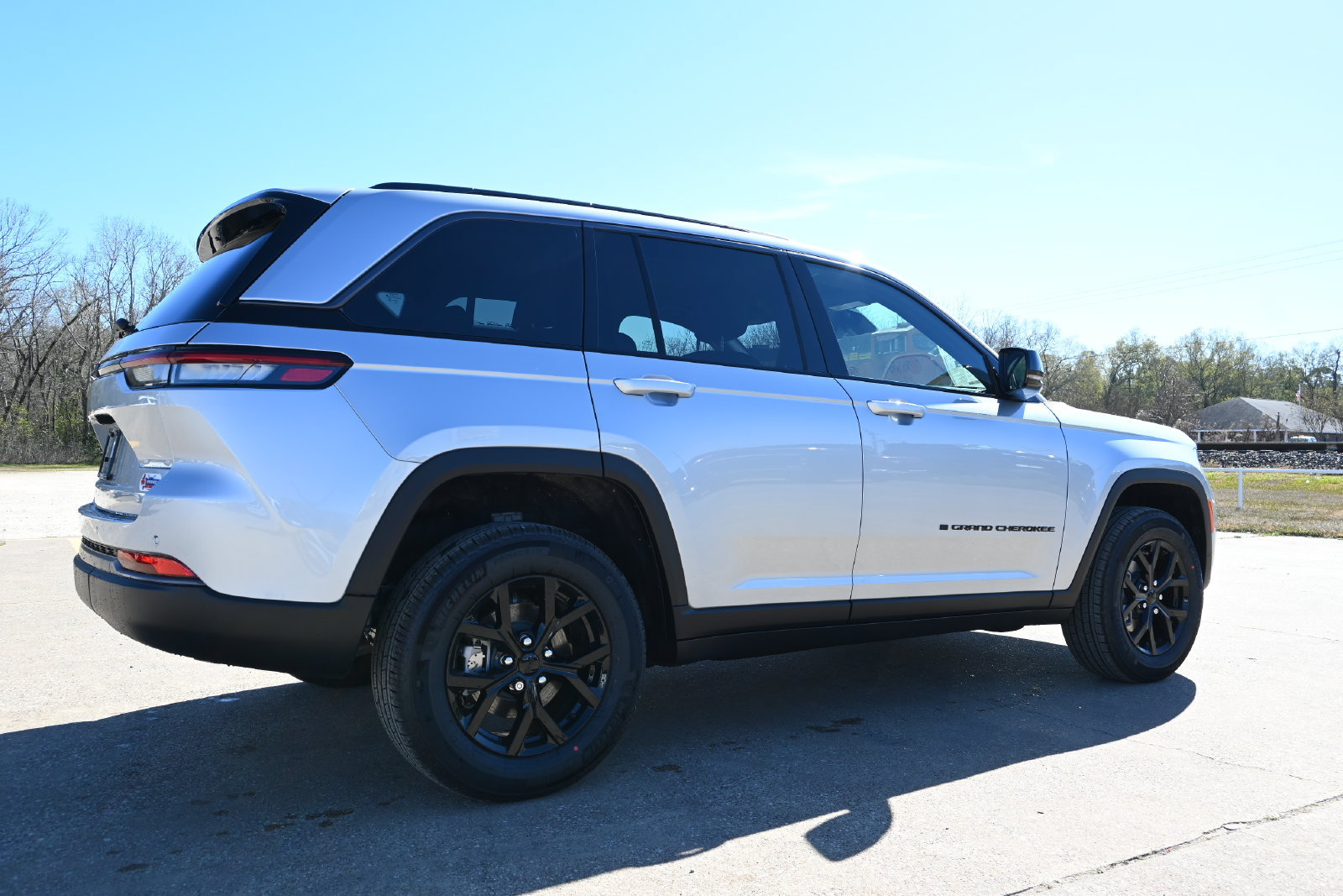 New 2026 Jeep Grand Cherokee Altitude AWD/4WD image 3