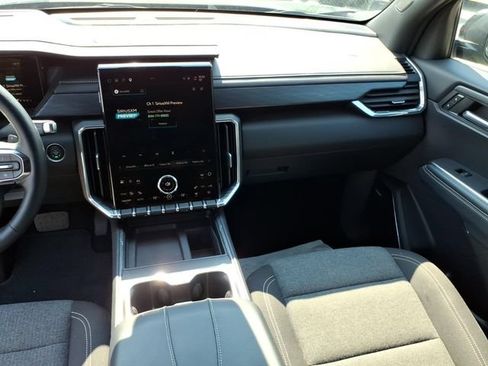 Used 2025 GMC Acadia Elevation AWD/4WD image 14