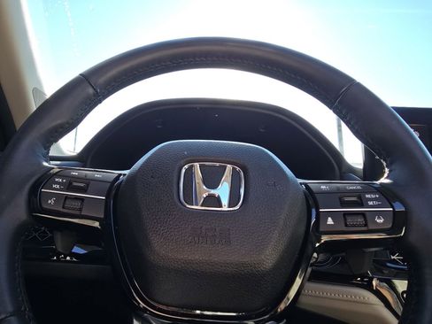 Used 2024 Honda Accord Touring image 25