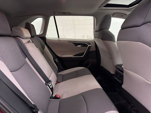 Used 2021 Toyota RAV4 XLE w/ Convenience Package FWD image 30