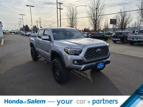 Used 2020 Toyota Tacoma TRD Off-Road image 24