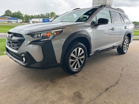Used 2024 Subaru Outback Premium AWD/4WD image 4