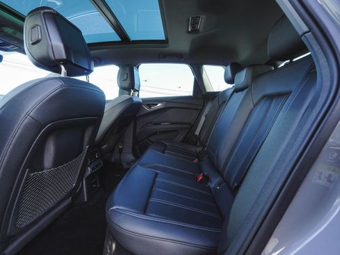 Used 2024 Audi Q4 e-tron Premium w/ Convenience Package image 31