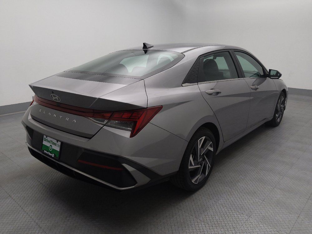 Used 2025 Hyundai Elantra SEL FWD image 9