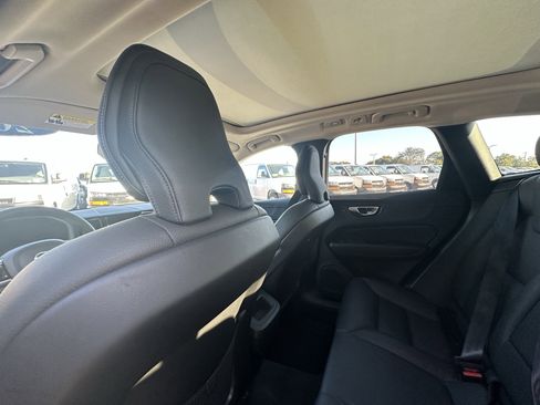 Certified 2025 Volvo XC60 B5 Plus image 30