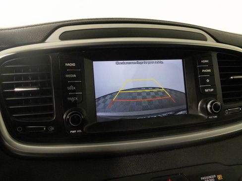 Used 2019 Kia Sorento LX image 7