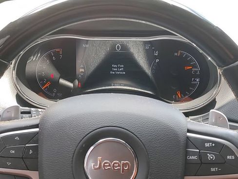 Used 2021 Jeep Grand Cherokee Laredo X AWD/4WD image 12