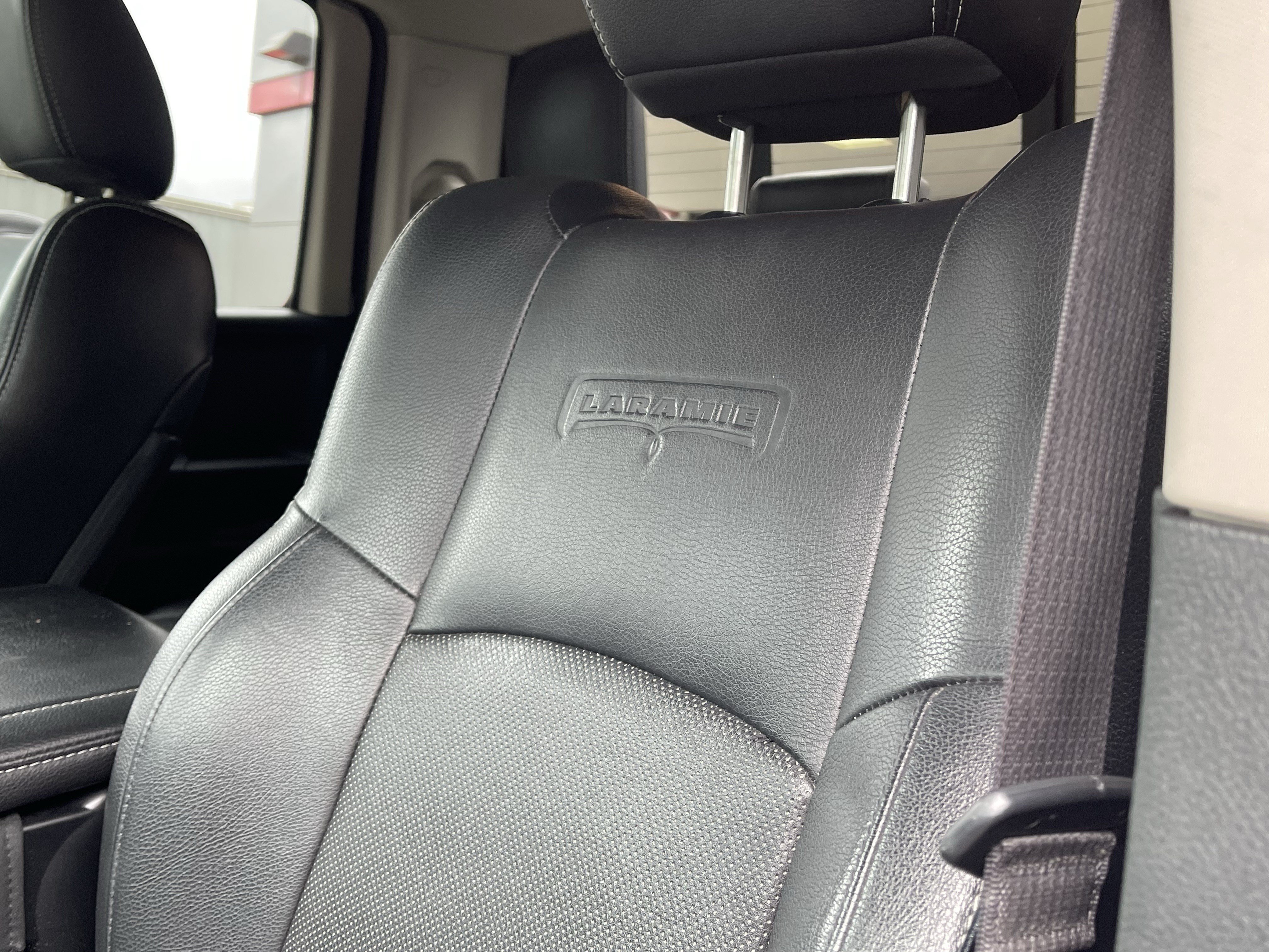 Used 2017 RAM 1500 Laramie w/ Convenience Group AWD/4WD image 21