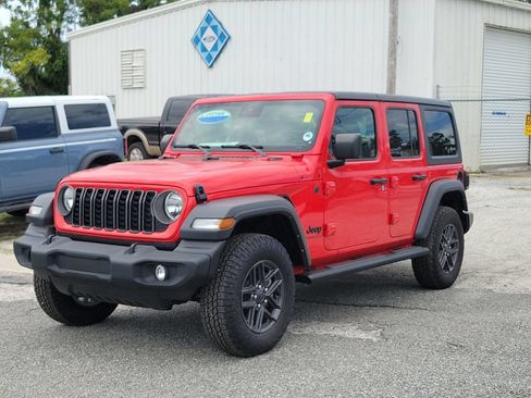 Used 2025 Jeep Wrangler Unlimited Sport AWD/4WD image 2