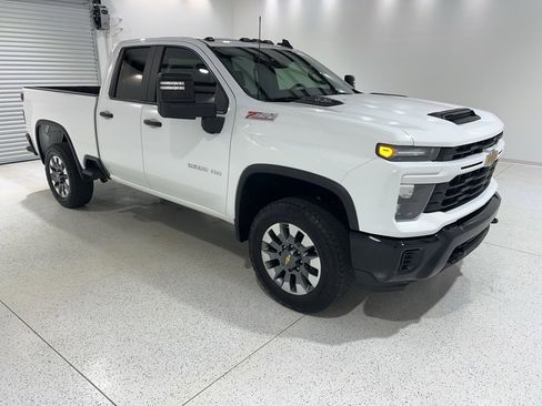 Used 2024 Chevrolet Silverado 2500 Custom w/ Custom Value Package image 7