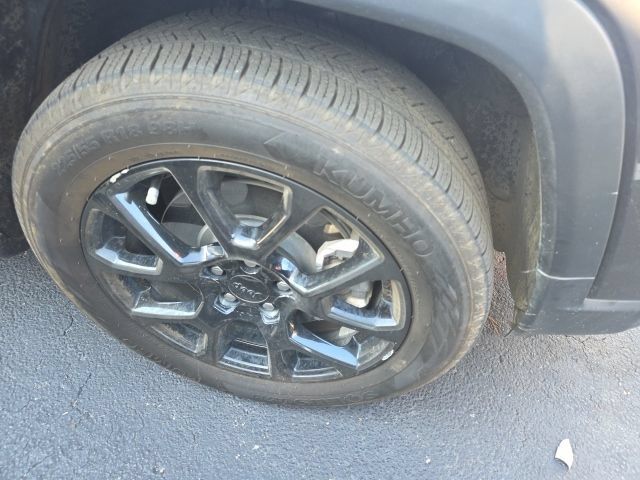 Used 2024 Jeep Compass Latitude w/ Altitude Special Edition AWD/4WD image 4