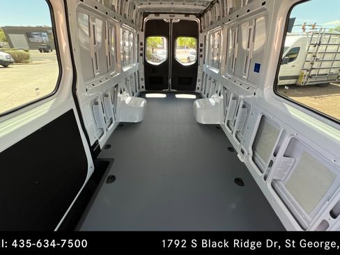 Used 2025 Mercedes-Benz Sprinter 3500 image 23