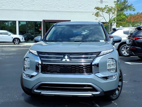 New 2026 Mitsubishi Outlander SE FWD image 2