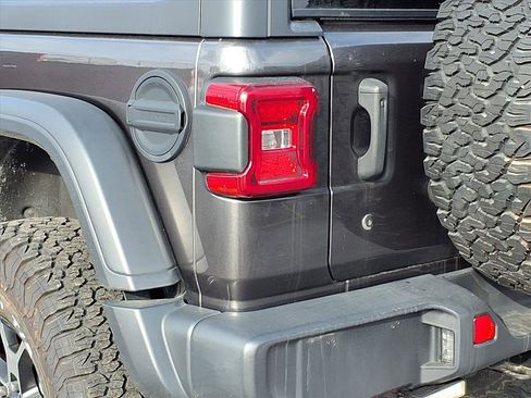 Used 2018 Jeep Wrangler Unlimited Rubicon image 25