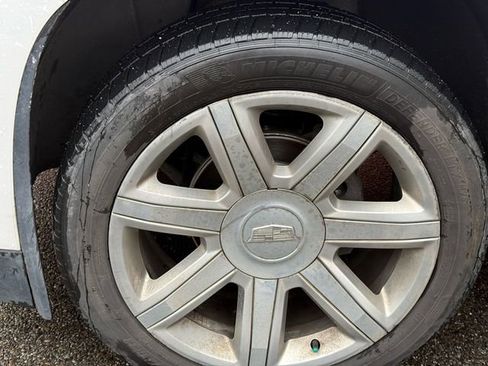 Used 2017 Cadillac Escalade ESV Luxury image 16