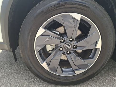 Certified 2025 Nissan Rogue SV FWD image 25