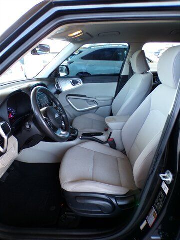 Used 2020 Kia Soul LX FWD image 16