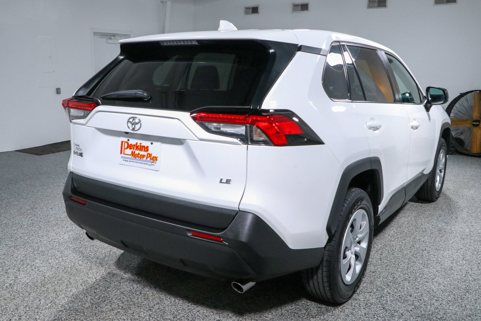 Used 2024 Toyota RAV4 LE FWD image 7