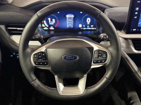 Used 2025 Ford Explorer Active w/ Active Comfort Package image 78