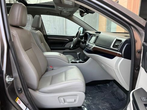 Used 2016 Toyota Highlander Limited Platinum AWD/4WD image 19