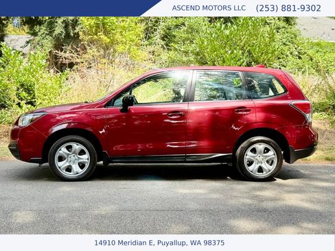 Used 2017 Subaru Forester 2.5i AWD/4WD image 2