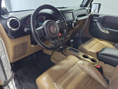 Used 2011 Jeep Wrangler Sahara w/ Connectivity Group AWD/4WD image 19
