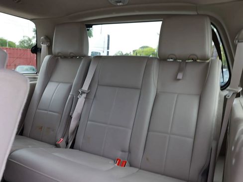 Used 2007 Lincoln Navigator Luxury Sport Utility 4D image 24