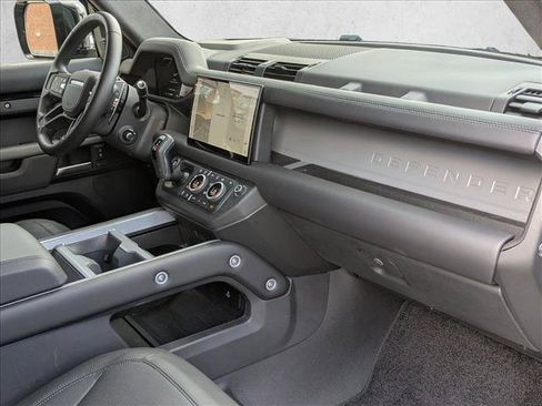 Certified 2025 Land Rover Defender 110 V8 AWD/4WD image 23