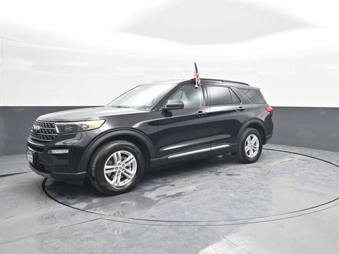 Used 2023 Ford Explorer XLT w/ Equipment Group 202A image 4