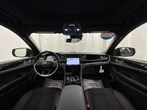 New 2024 Jeep Grand Cherokee Trailhawk w/ Advanced Protech Group II AWD/4WD image 16