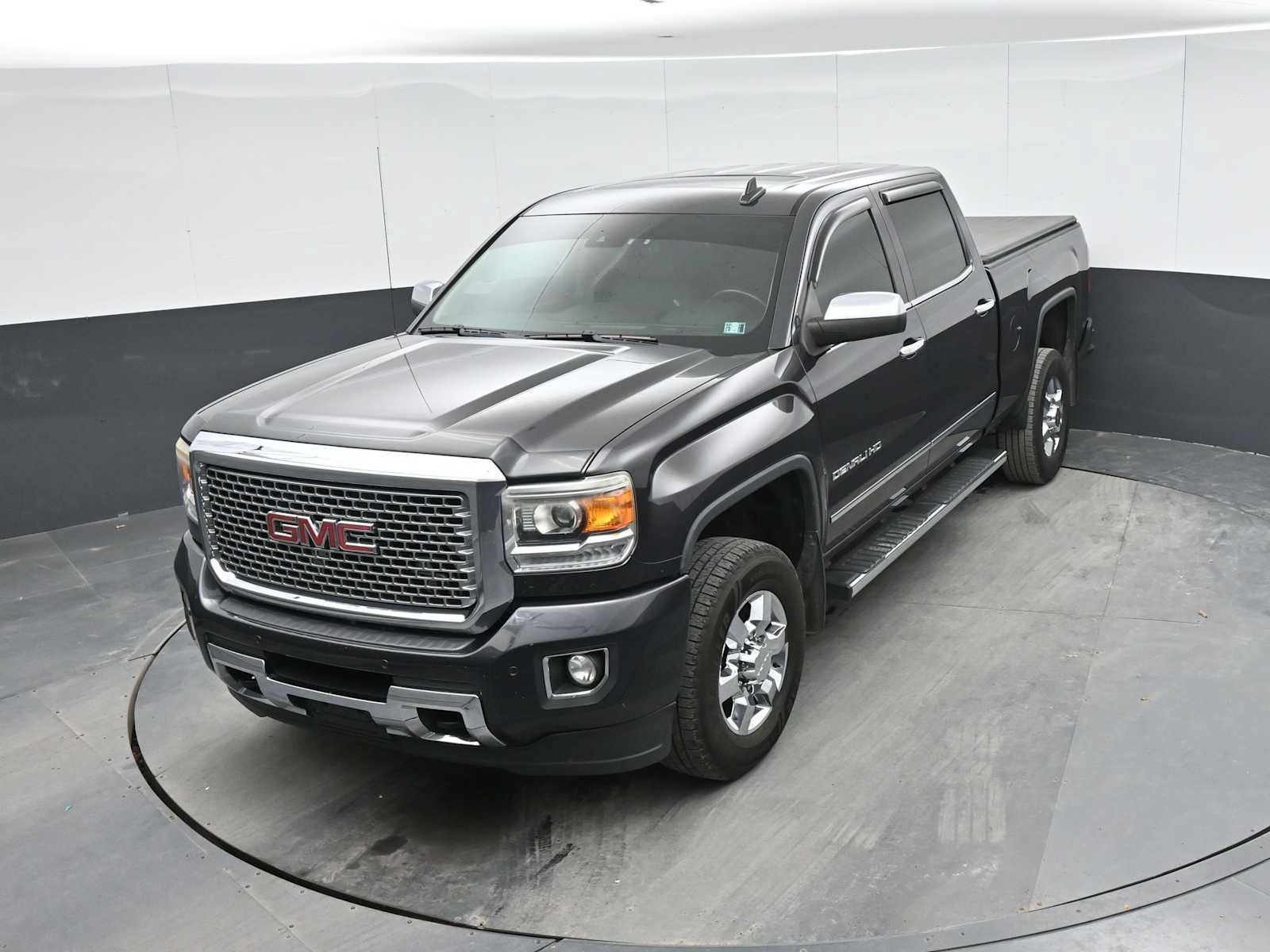 Used 2015 GMC Sierra 2500 Denali w/ Driver Alert Package AWD/4WD image 16